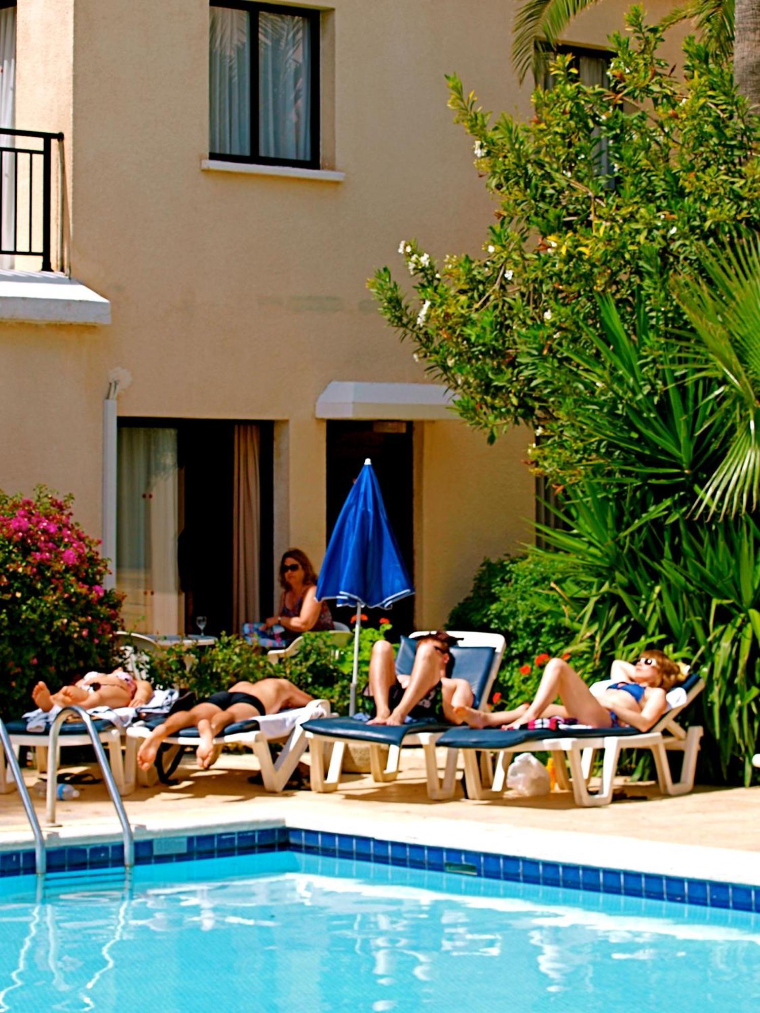 Hilltop Gardens Hotel Apartments Paphos Exterior foto
